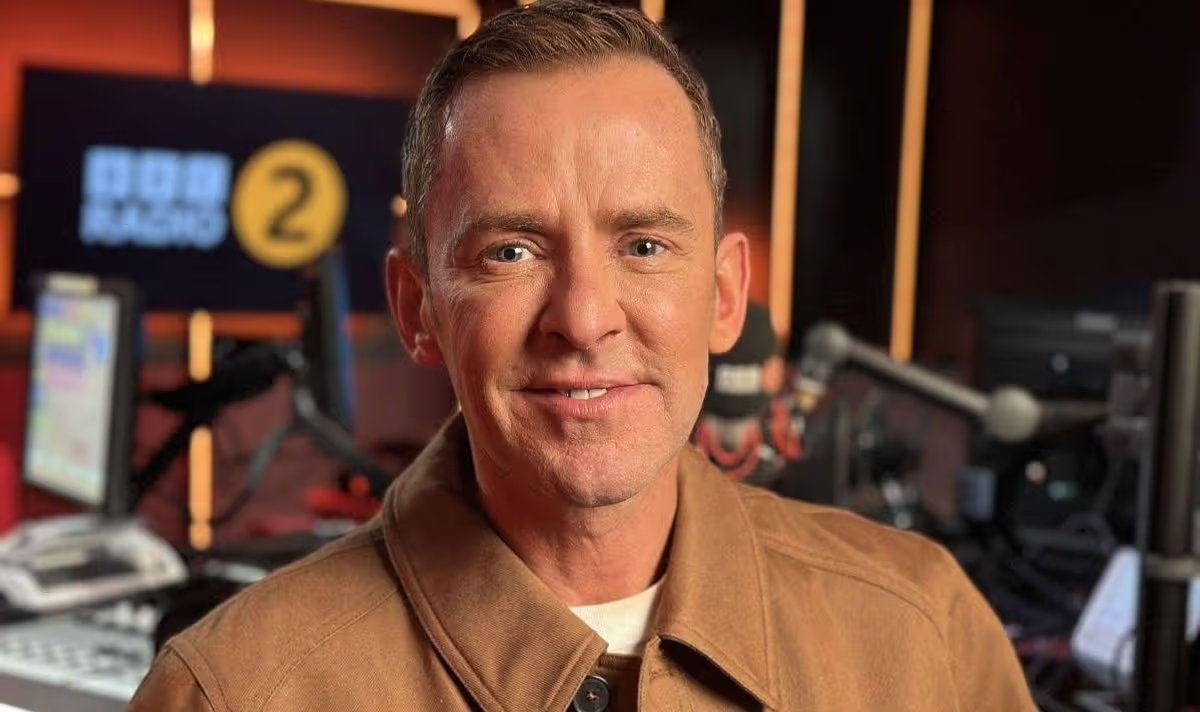 Scott Mills 'facing oblivion' as concerned pals say he's not answering calls 0 Scott Mills